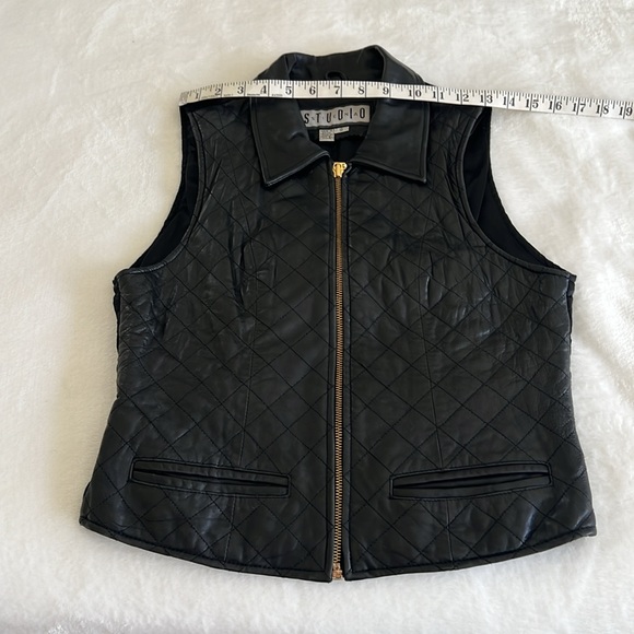 LEATHER FRONT VEST BY STUDIO SIENA BLACK LEATHER SIZE S. BACK IS MATERIAL. - Picture 14 of 16